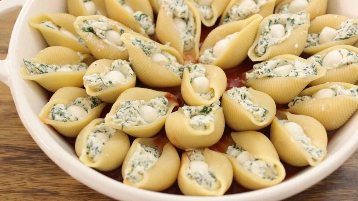 Creamy Spinach and Ricotta Stuffed Shells