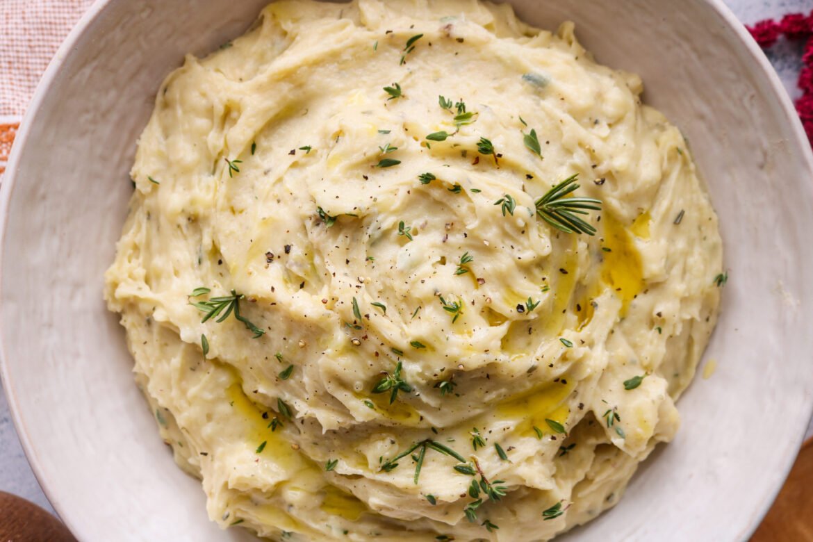 Creamy Garlic Mashed Potatoes with Butter Herb Drizzle