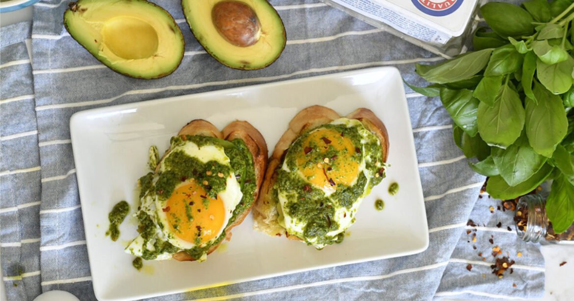 Avocado and Spinach Breakfast Toast
